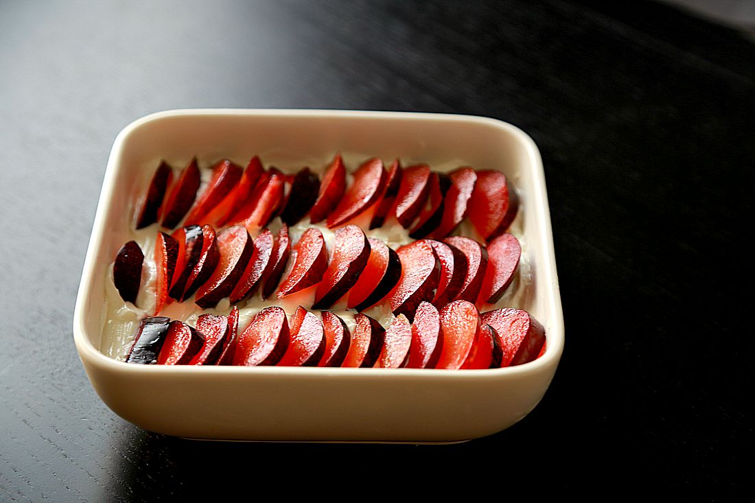 pluot cheesecake bars before baking