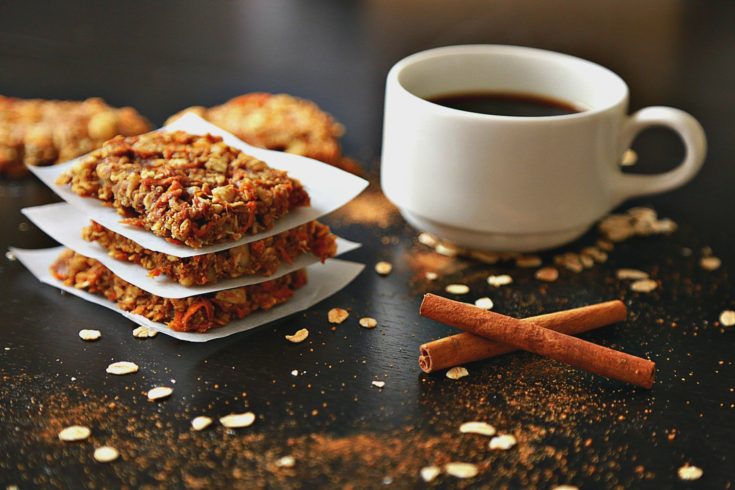 Healthy Carrot Cake Oatmeal Bars