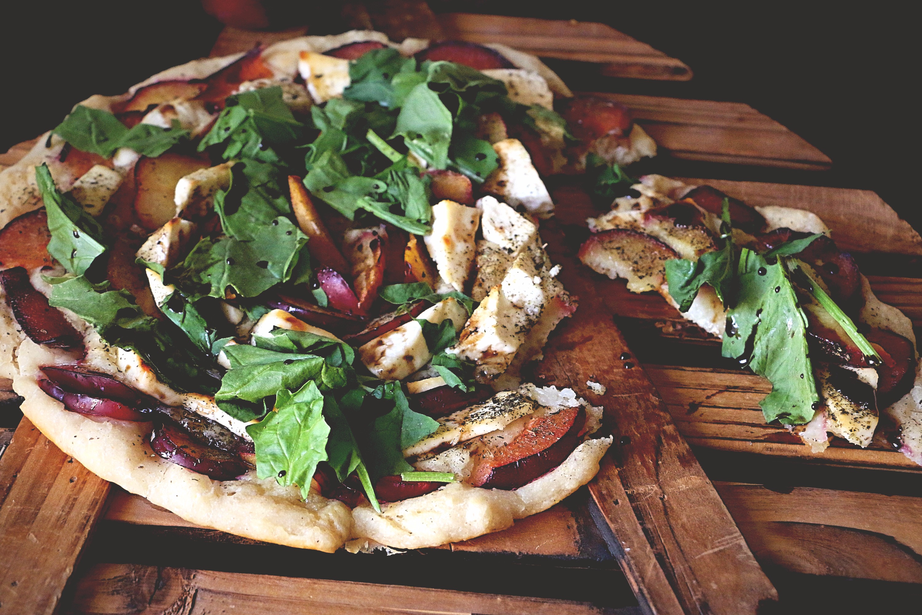Healthy Plum and White Cheese Pizza