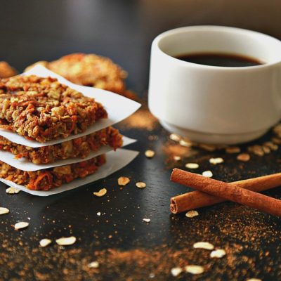 Healthy Carrot Cake Oatmeal Bars