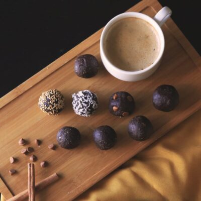 Easy Chocolate Energy Date Balls